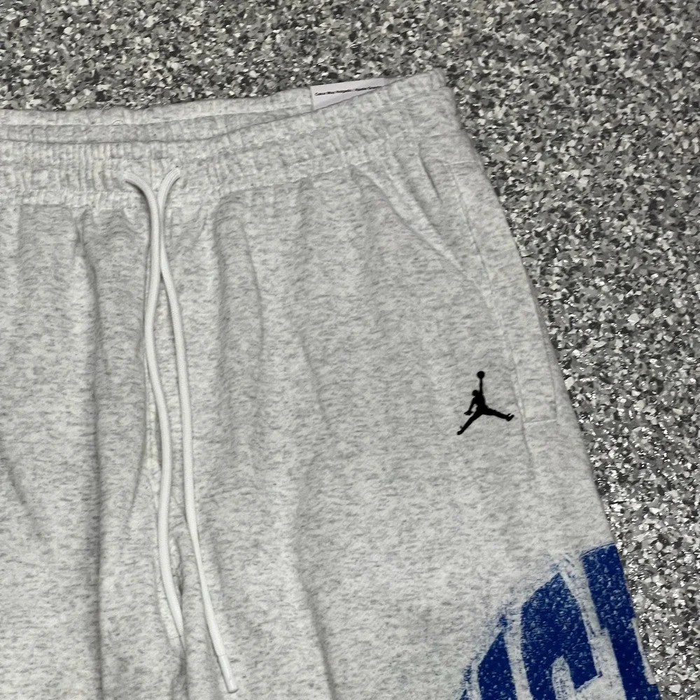 Jordan Brooklyn Collegiate Sweatpants Men's Size M Grey Oversized HV0091-051 NEW